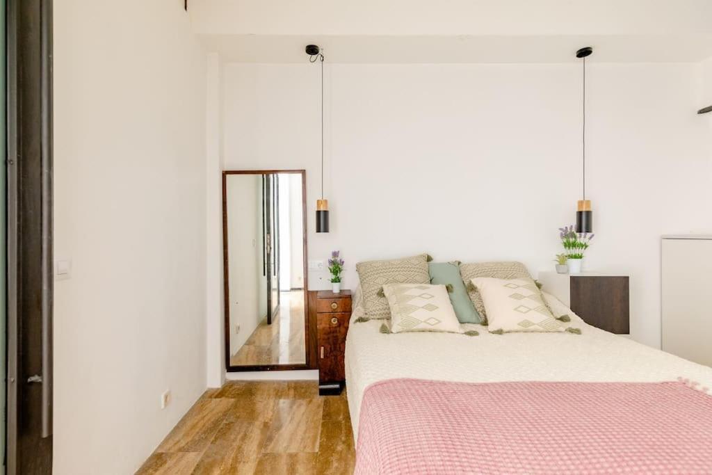 דירות ולנסיה Cozy Loft Patio+Pool +Wifi מראה חיצוני תמונה