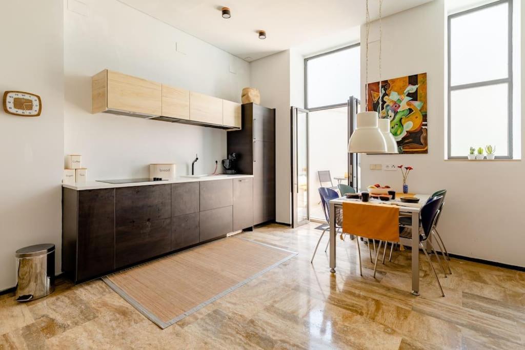 דירות ולנסיה Cozy Loft Patio+Pool +Wifi מראה חיצוני תמונה