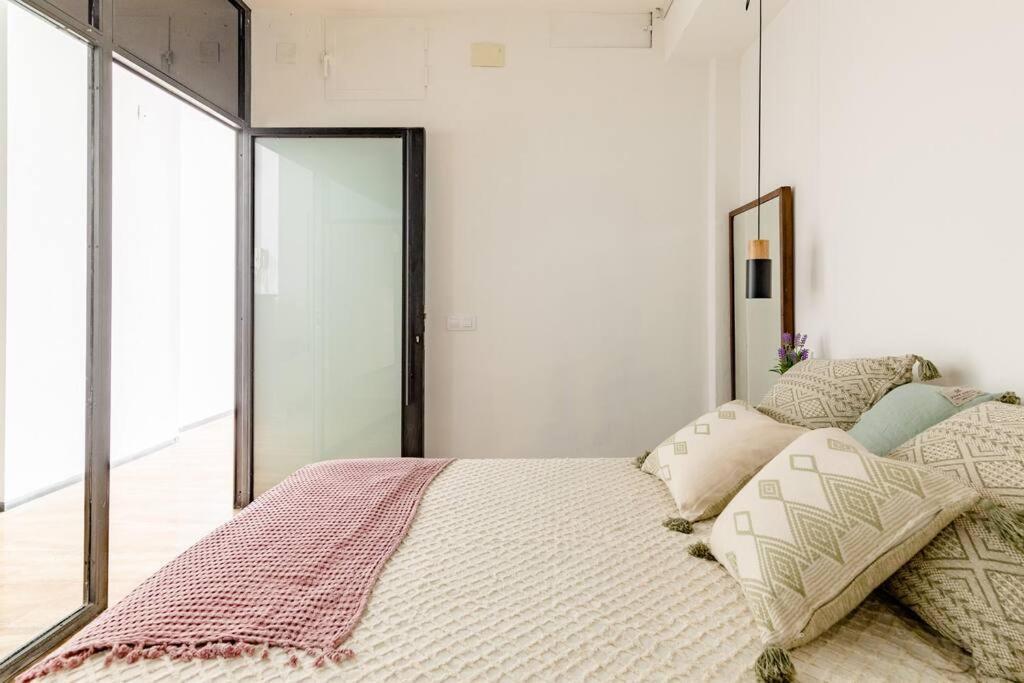 דירות ולנסיה Cozy Loft Patio+Pool +Wifi מראה חיצוני תמונה