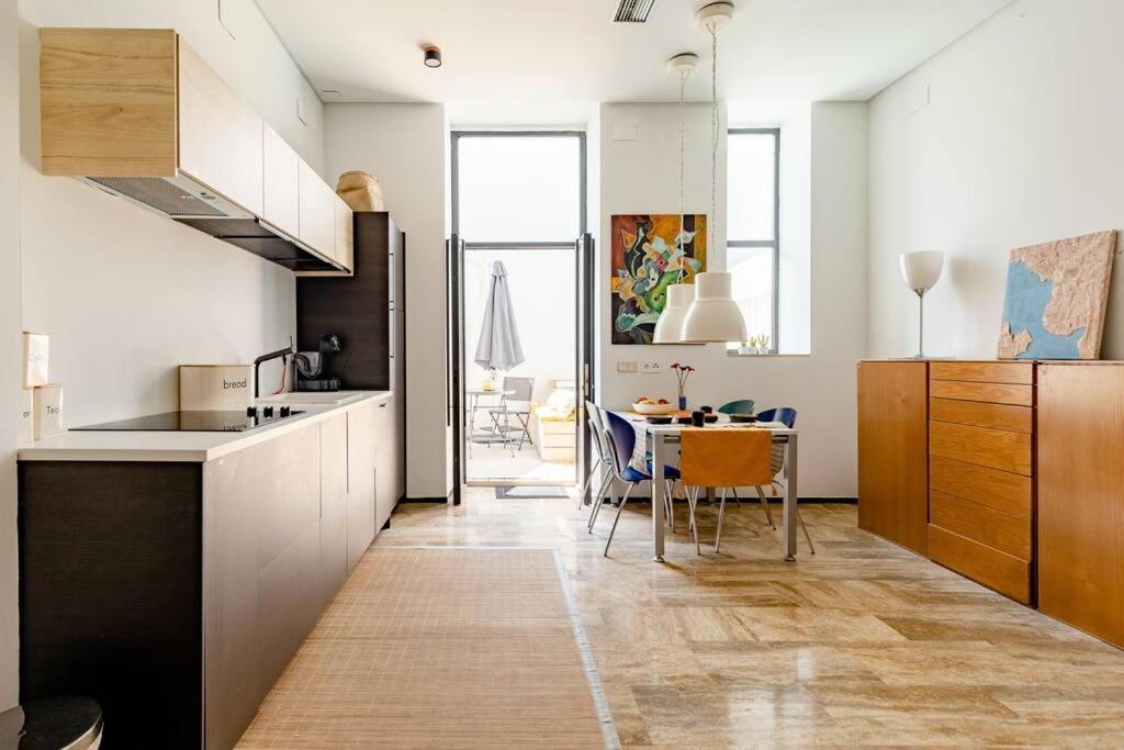 דירות ולנסיה Cozy Loft Patio+Pool +Wifi מראה חיצוני תמונה